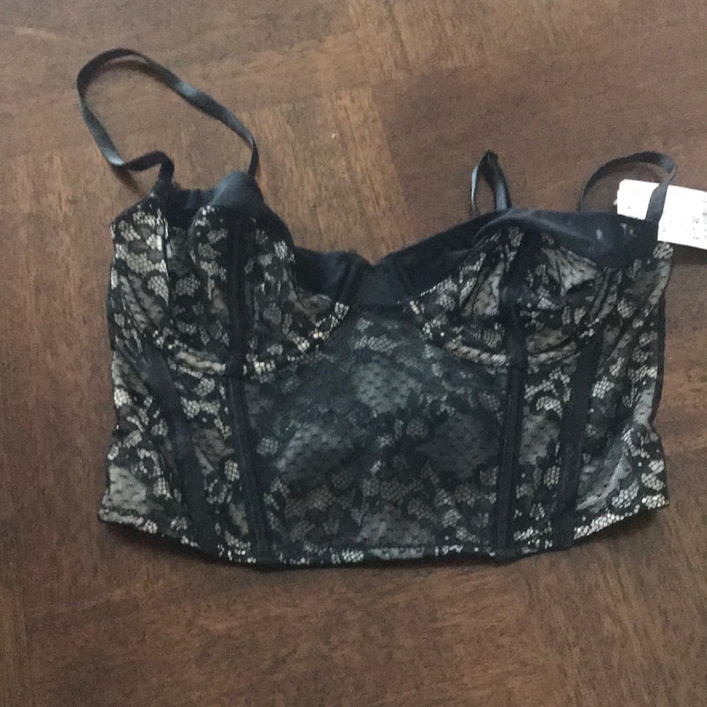 Black/nude Intimate
